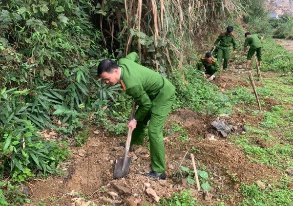 Trại tạm giam số 2 hưởng ứng “Tết trồng cây đời đời nhớ ơn Bác Hồ”