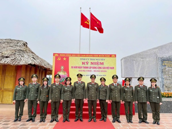Chi bộ Theo dõi, hướng dẫn công tác xây dựng phong trào bảo vệ an ninh tổ quốc – Đảng bộ phòng Tham mưu, Công an tỉnh tổ chức sinh hoạt chuyên đề gắn với phong trào thi đua “Ba nhất”