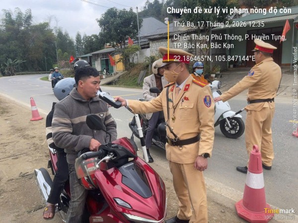 Đồng loạt ra quân kiểm soát nồng độ cồn sáng ngày Mùng 1 Tết Nguyên đán Bính Ngọ 2026