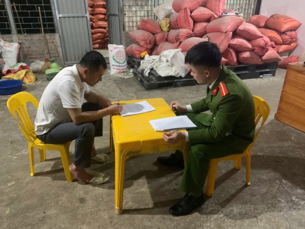 Công an xã Phú Xuyên làm sạch dữ liệu công dân phục vụ bầu cử đại biểu HĐND các cấp nhiệm kỳ 2026 - 2031