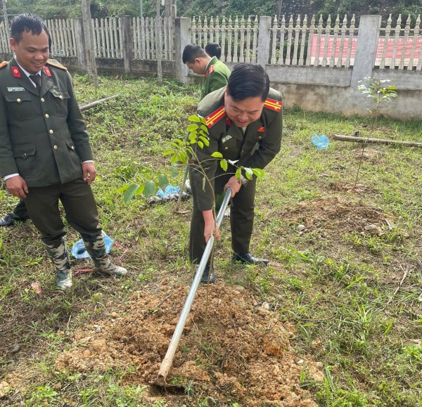 Công an xã Xuân Dương tổ chức Lễ phát động ‘Tết trồng cây đời đời nhớ ơn Bác Hồ” năm 2026