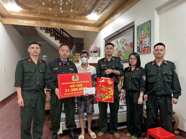 Chia sẻ, hỗ trợ cán bộ có hoàn cảnh khó khăn, mắc bệnh hiểm nghèo