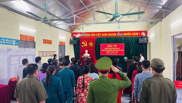 ảnh LLCA thực hiện bảo đảm ANTT khai mạc tại các khu vực bỏ phiếu Cẩm Giàng