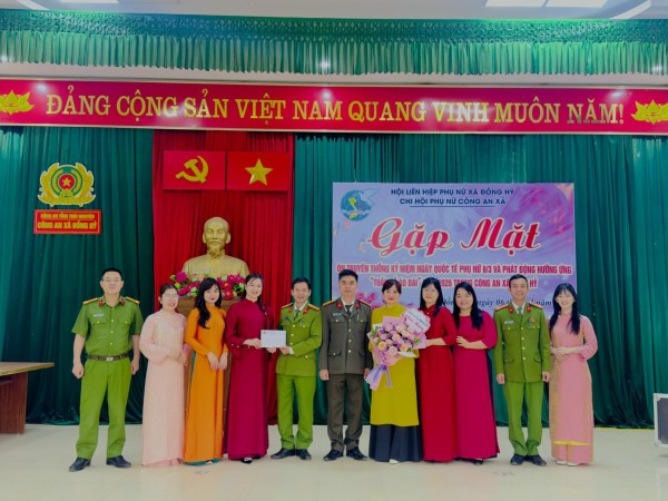 Hội phụ nữ Công an xã Đồng Hỷ hưởng ứng “Tuần lễ áo dài”