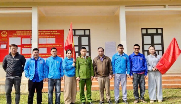 Công an xã Xuân Dương tăng cường tuyên truyền lưu động về bầu cử