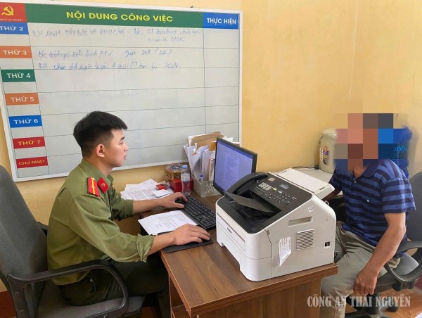 Công an xã Tân Khánh tăng cường đấu tranh, xử lý thông tin xấu độc trên không gian mạng