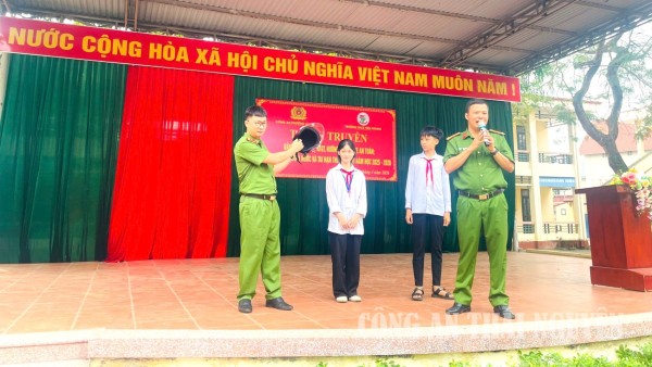 Tuyên truyền pháp luật và phòng chống đuối nước và tai nạn thương tích cho học sinh.