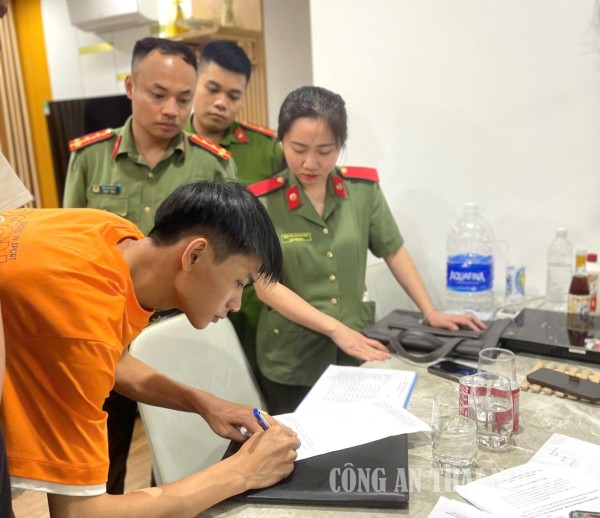 Tổ công tác làm việc với chủ cơ sở lưu trú và người nước ngoài cư trú.