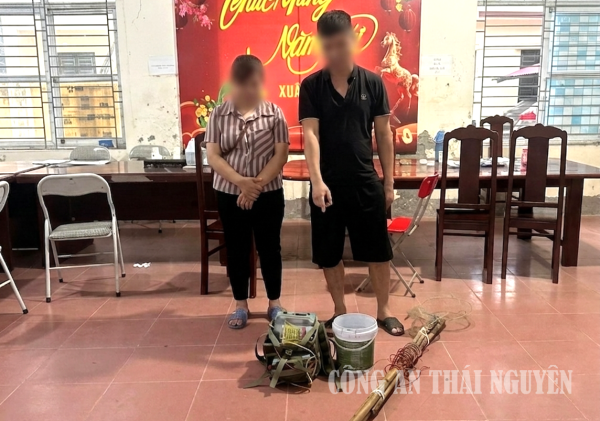 L.V.N và H.T.H cùng tang vật.