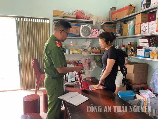 Tăng cường công tác hướng dẫn thực hiện an toàn phòng cháy chữa cháy.