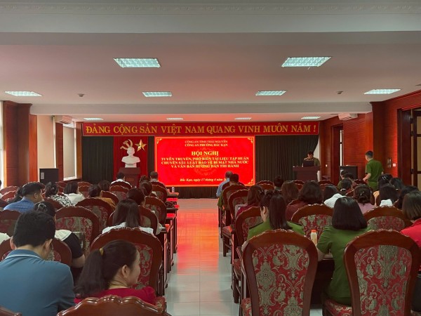 Công an phường Bắc Kạn tuyên truyền Luật Bảo vệ bí mật nhà nước