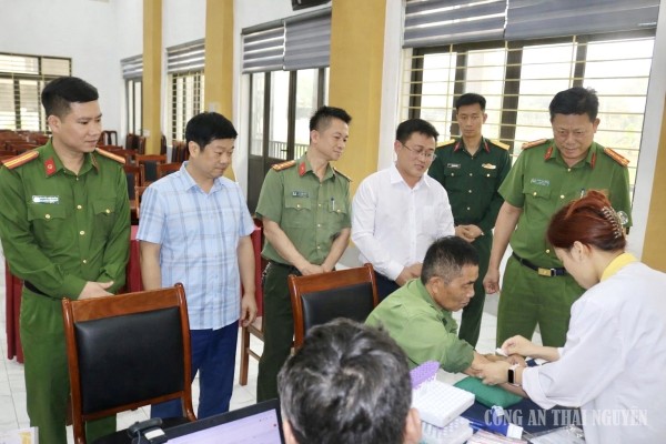 Lãnh đạo Công an tỉnh kiểm tra công tác thu nhận mẫu ADN của thân nhân liệt sĩ chưa xác định được danh tính