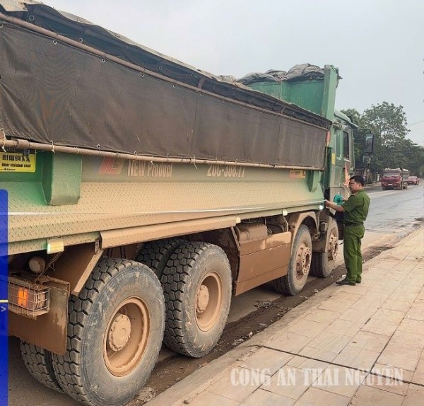 Ảnh 1 Phú Bình rà soát xe tải