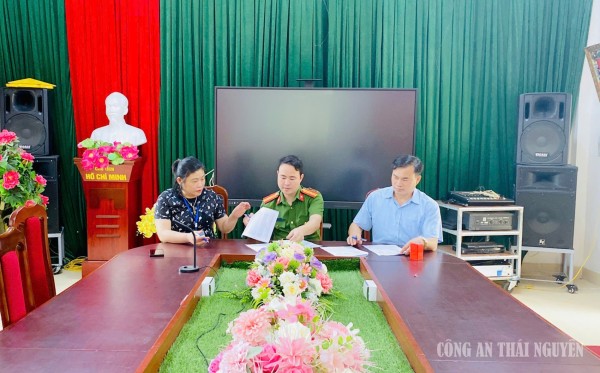 Ảnh ký kết với 2 trường học