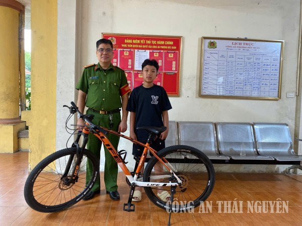 Đức Xuân trả xe đạp