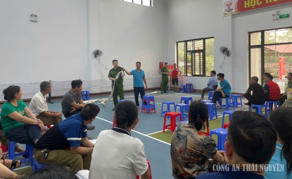 Huấn luyện kỹ năng sử dụng phương tinrj chữa cháy