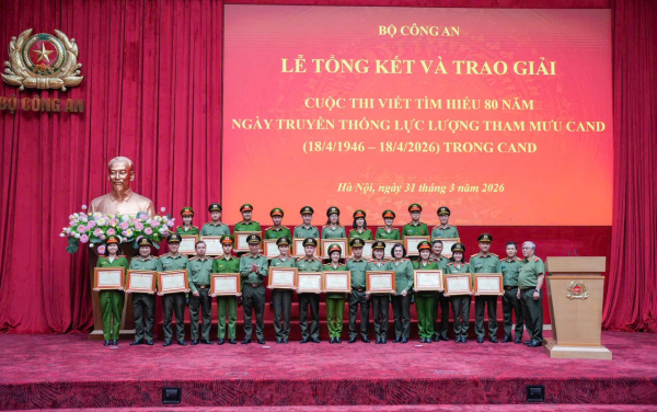 Nhóm tác giả Phòng Tham mưu đạt thành tích xuất sắc trong Cuộc thi viết “Tìm hiểu 80 năm Ngày truyền thống lực lượng Tham mưu Công an nhân dân (18/4/1946-18/4/2026)"
