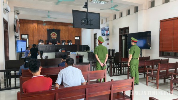 PC10  Ảnh CBCS bảo vệ phiên tòa xét xử trực tuyến