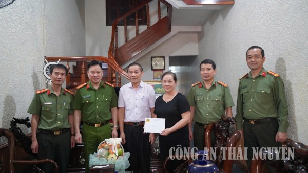 Tri ân các đồng chí nguyên lãnh đạo Công an tỉnh nhân kỷ niệm 80 năm Ngày truyền thống lực lượng tham mưu Công an nhân dân
