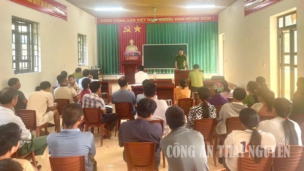Công an xã Thượng Quan tăng cường tuyên truyền pháp luật tại các thôn bản