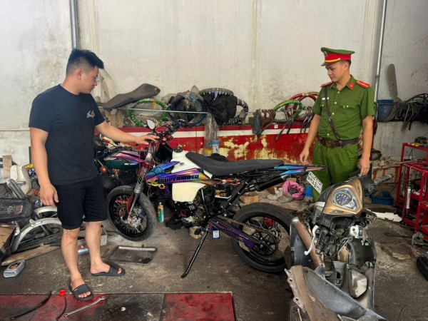 Công an phường Bá Xuyên phòng ngừa tình trạng độ, chế xe điện trong học sinh