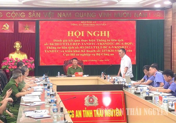 Toàn cảnh hội nghị.