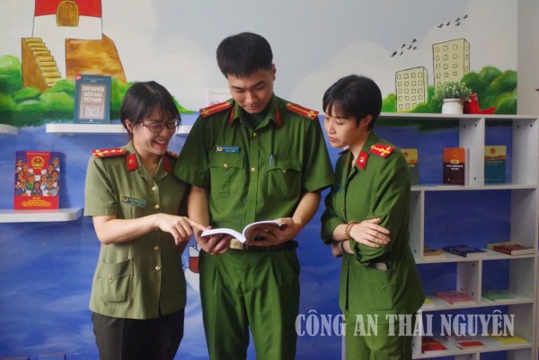 Ra mắt Phòng đọc an ninh, quốc phòng, giáo dục pháp luật, chủ quyền biển đảo.