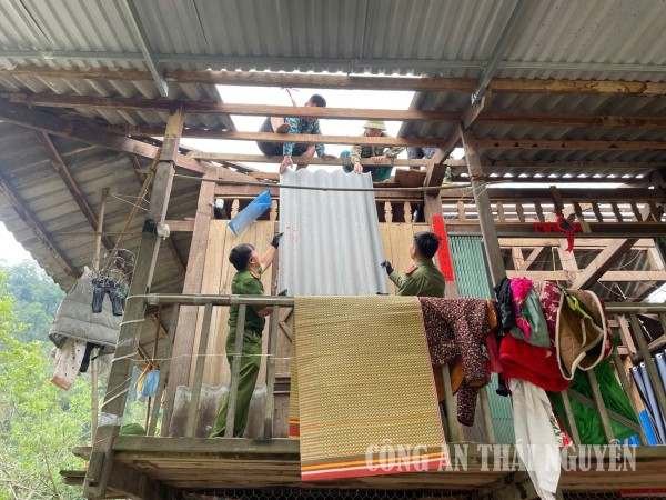 Anh 1 Vĩnh Thông khắc phục hậu quả mưa bão