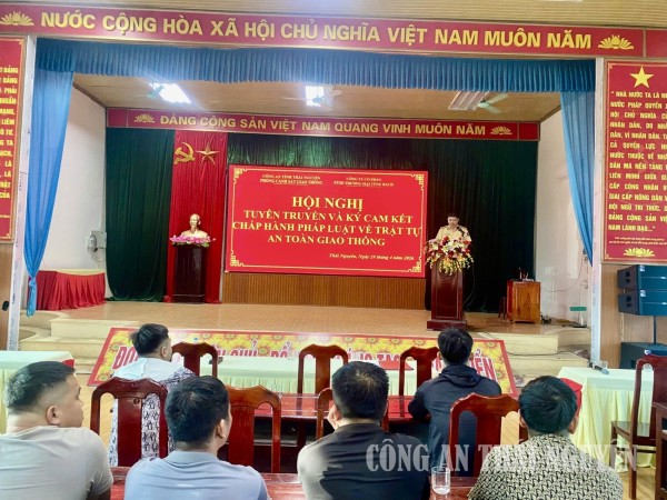Tăng cường tuyên truyền, ký cam kết bảo đảm trật tự an toàn giao thông trong doanh nghiệp vận tải