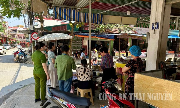 Ảnh 2 Đoàn kiểm tra liên ngành ATTP Đức Xuân
