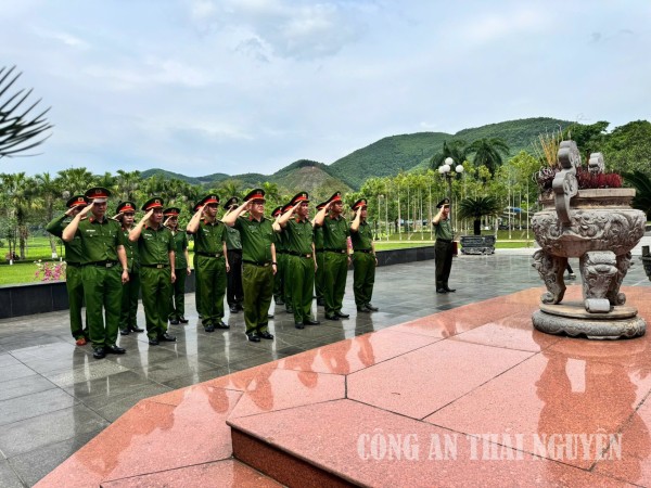 Cẩm Giàng báo công 2