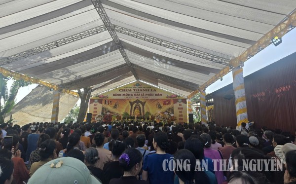Công an xã La Bằng đảm bảo ANTT Đại Lễ Phật đản và đúc Đại hồng chung tại Chùa Thanh La, xã La Bằng Ngày 24 05 2026
