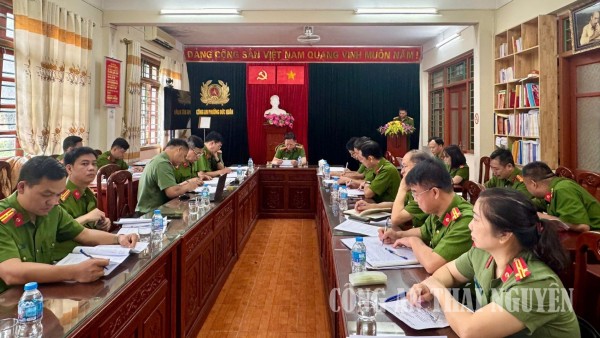 Toàn cảnh hội nghị giao ban.