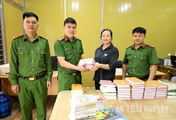Công an xã Hiệp Lực: Mang tri thức đến vùng khó