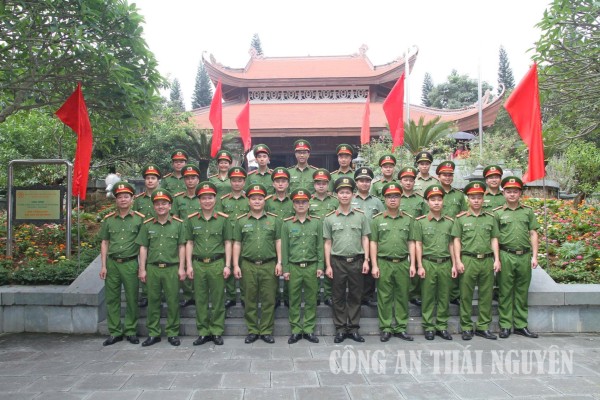 Tổ chức hoạt động về nguồn tại khu di tích lịch sử quốc gia đặc biệt ATK Định Hóa.