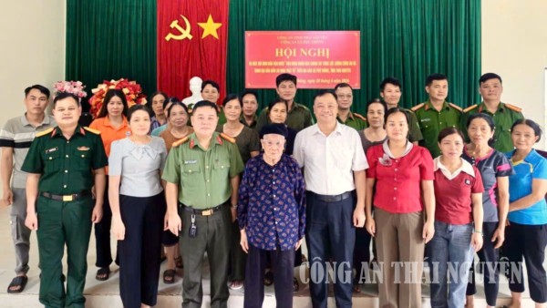 Công an xã Phủ Thông ra mắt mô hình dân vận khéo.