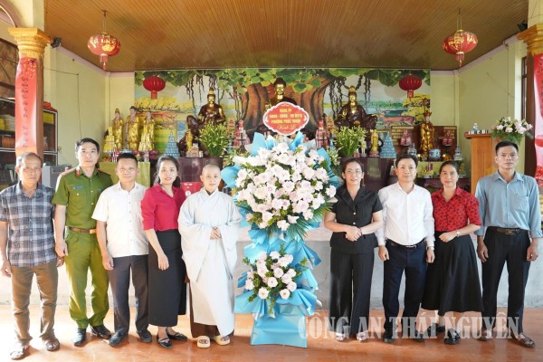 Thăm hỏi, chúc mừng các cơ sở Phật giáo nhân dịp Đại lễ Phật đản.