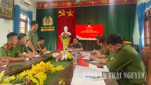 Công an xã Phượng Tiến đối thoại giữa cấp ủy, lãnh đạo với đoàn viên, thanh niên.
