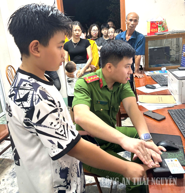 Phát huy vai trò của Công an xã trong chuyển đổi số trên địa bàn xã Tân Cương.