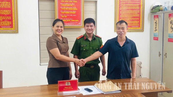 Hỗ trợ trao trả 200 triệu đồng cho người chuyển khoản nhầm.