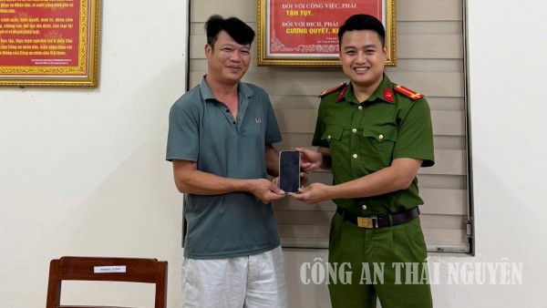 Hỗ trợ công dân nhận lại tài sản đánh rơi.