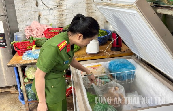 Phường Phan Đình Phùng bảo đảm an toàn thực phẩm, phòng ngừa ngộ độc thực phẩm.