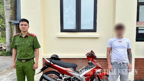 Công an xã làm việc với M.V.H.