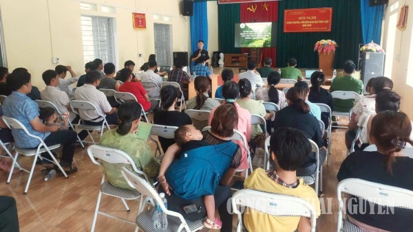 Tuyên truyền, phổ biến, giáo dục pháp luật cho người có uy tín tại Võ NhaI.