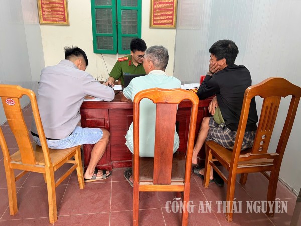 Công an xã Văn Lăng tăng cường kiểm danh, kiểm diện các đối tượng liên quan ma túy