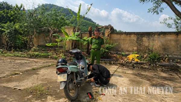 Công an xã Trần Phú tuyên truyền, giáo dục, răn đe thanh thiếu niên sử dụng xe “độ, chế”.
