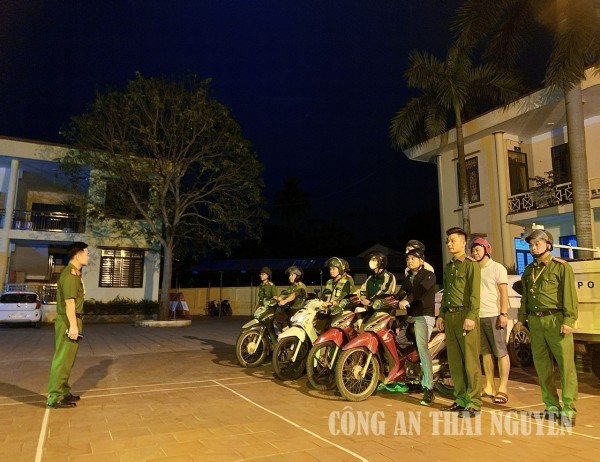 Công an xã An Khánh triển khai lực lượng tuần tra trên tuyến Quốc lộ 37