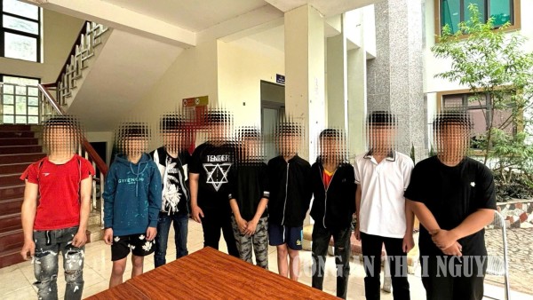 Nhóm đối tượng tại cơ quan Công an.