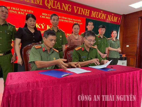 12 P bắc kan ký kết