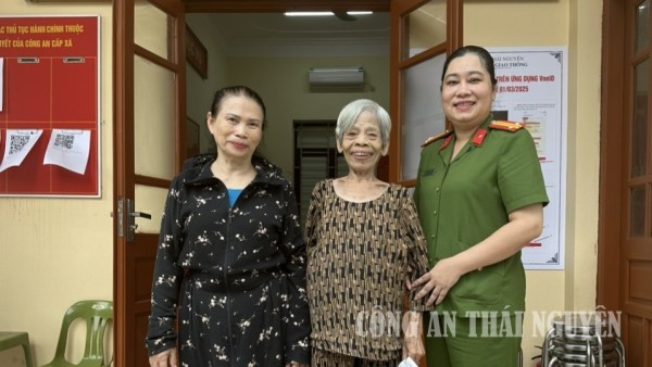 Công an phường Gia Sàng kịp thời hỗ trợ tìm thân nhân cho cụ già đi lạc.